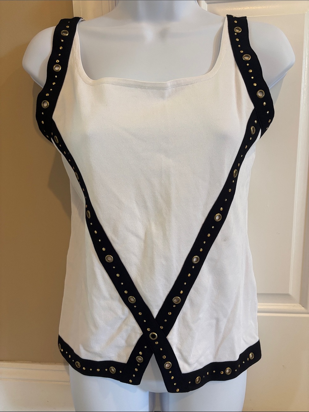 Radzoli White Tank with Black Grommet-Trim Detail